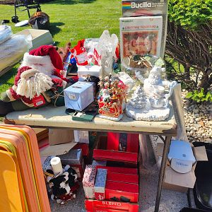 Yard sale photo in Willowbrook, IL