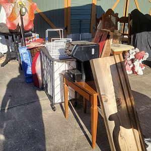 Yard sale photo in Mount Dora, FL
