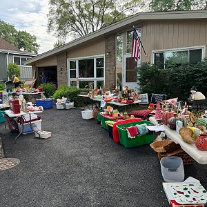 Yard sale photo in Elmhurst, IL