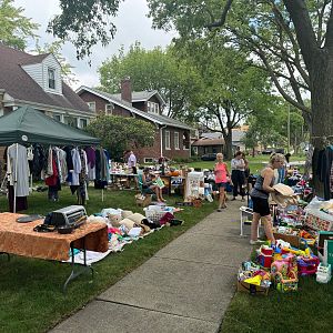 Yard sale photo in Bensenville, IL