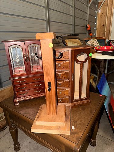 HUGE GARAGE SALE π₯ LARGE CLOTHING BLOWOUT!! photo