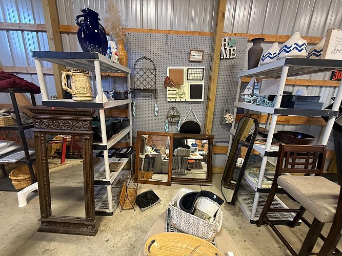 π¨ HUGE MULTI-FAMILY GARAGE SALE π¨ photo