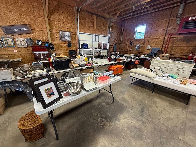 π¨ HUGE MULTI-FAMILY GARAGE SALE π¨ photo