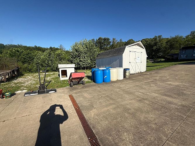 π¨ HUGE MULTI-FAMILY GARAGE SALE π¨ photo