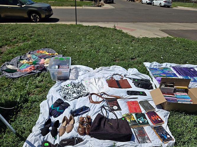 🚨 EPIC YARD SALE – DEALS YOU ACTUALLY WANT 🚨 (Denver) photo