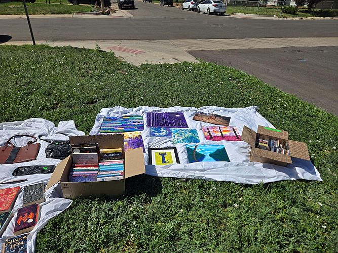 🚨 EPIC YARD SALE – DEALS YOU ACTUALLY WANT 🚨 (Denver) photo