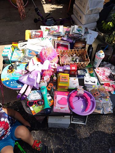 Large Yard Sale photo