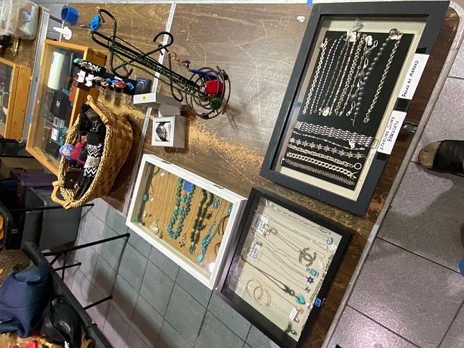 GARAGE SALE photo