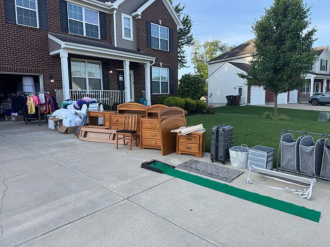 GARAGE SALE photo