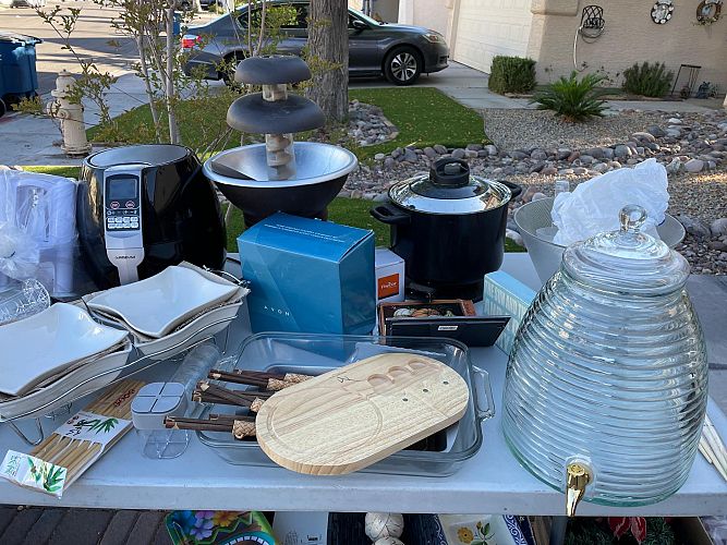 Garage / Yard Sale photo