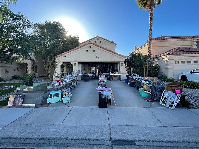 Garage / Yard Sale