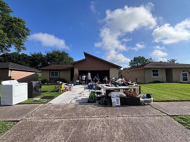 Garage/yard sale photo