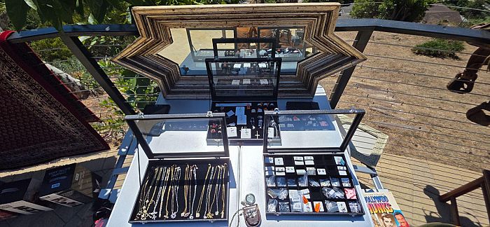 Antiques, Jewelry, Household, furniture. photo