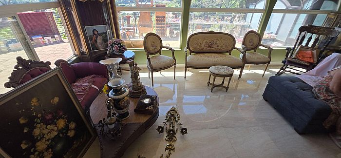 Antiques, Jewelry, Household, furniture. photo