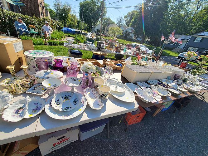 SUNDAY BROOKLAWN BOUNTY TAG SALE photo