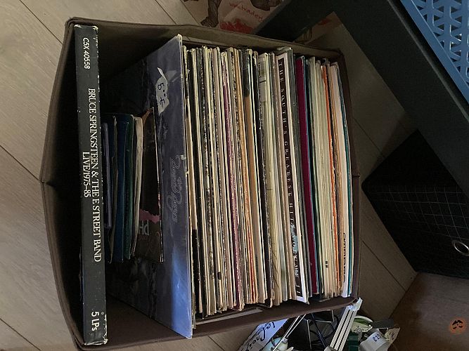 VINTAGE/COLLECTORS YARD SALE photo