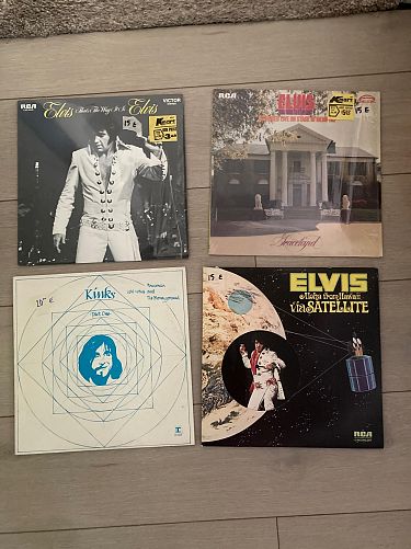 VINTAGE/COLLECTORS YARD SALE photo