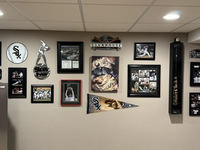 SPORTS MEMORABILLA photo