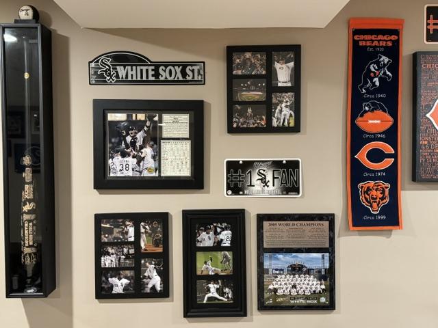 SPORTS MEMORABILLA photo
