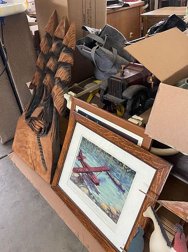 Downsizing / Furniture, Collectibles, Rugs, Lamps, House decor(Upper Yucaipa) photo