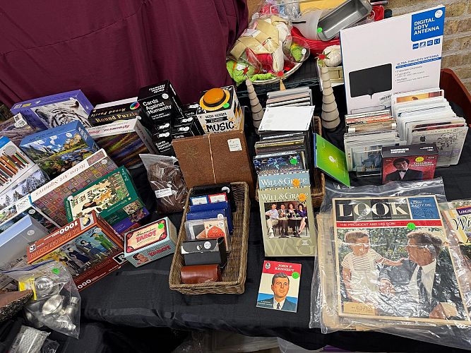 6 family Huge Garage Sale photo