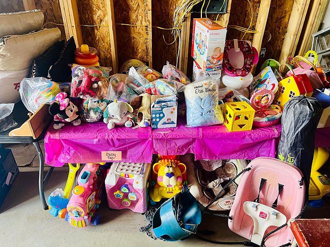 🚨 GARAGE SALE! 🚨 photo