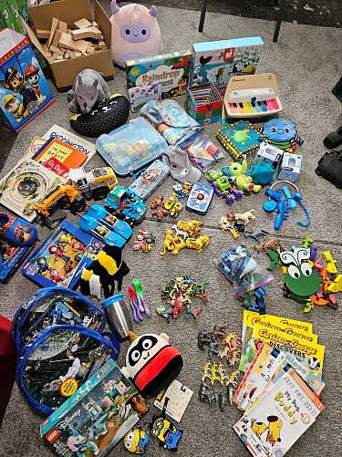 Ravenswood Yard Sale - Part of Community Sale photo