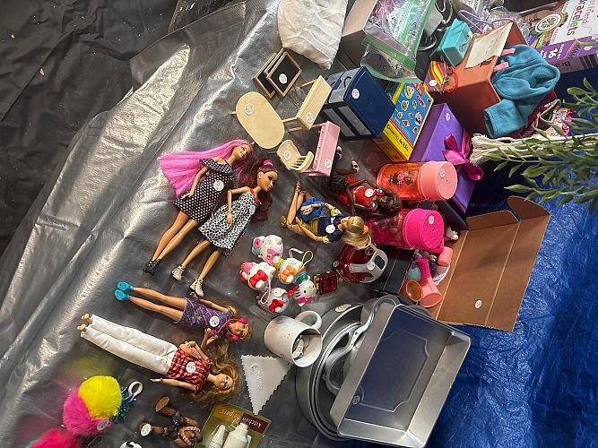 Garage sale photo