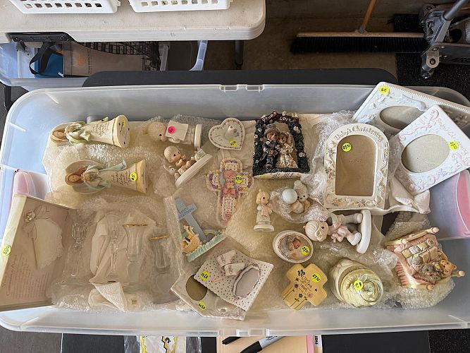 Subdivision/ Multi-family garage sales photo