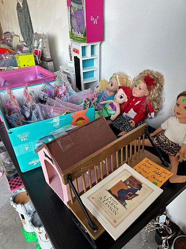 HUGE MULTI-FAMILY GARAGE SALE photo