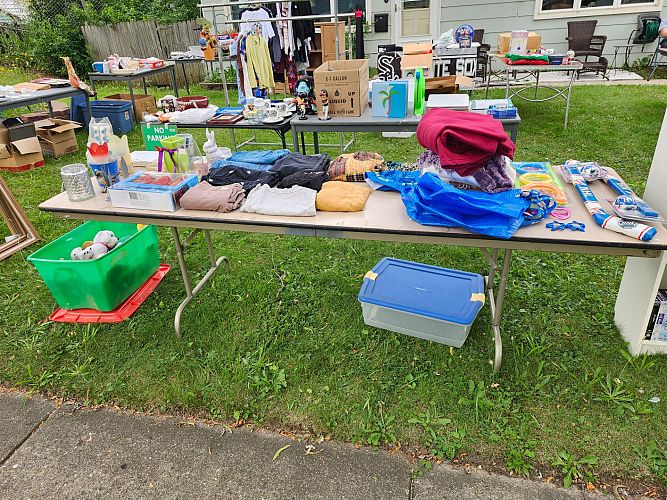 Multi-family yard sale photo