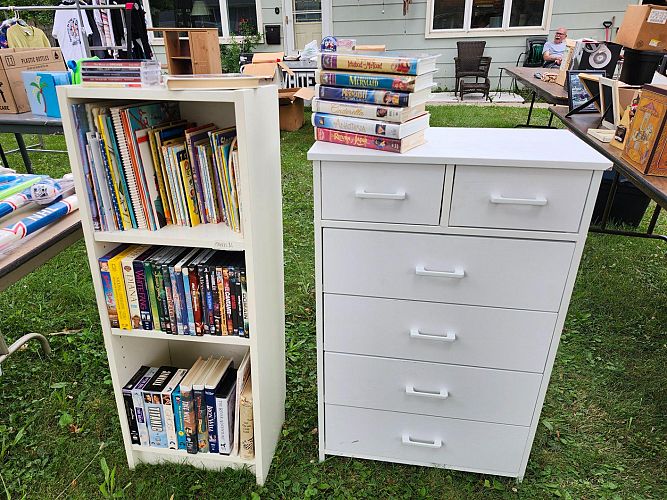 Multi-family yard sale photo