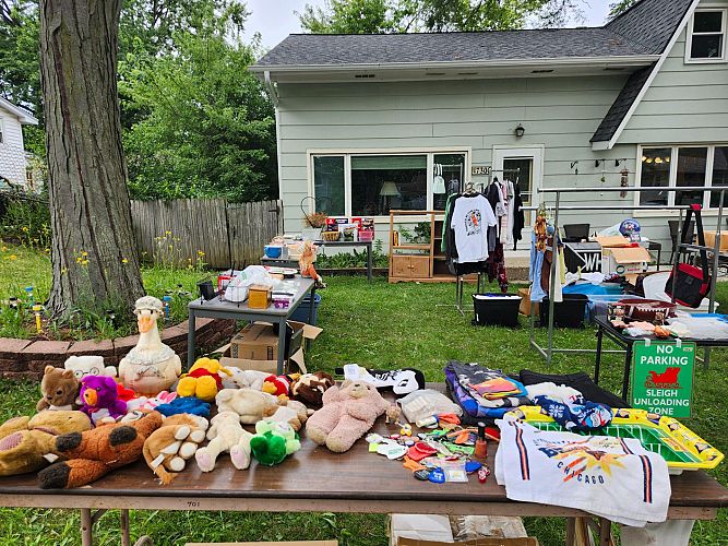 Multi-family yard sale photo