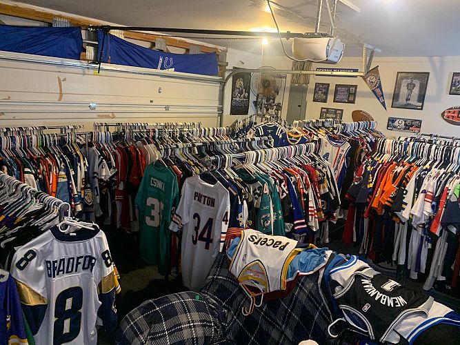 Sale. Sports jerseys and collectibles. Sunday, one day! HD, Nike, Northface photo