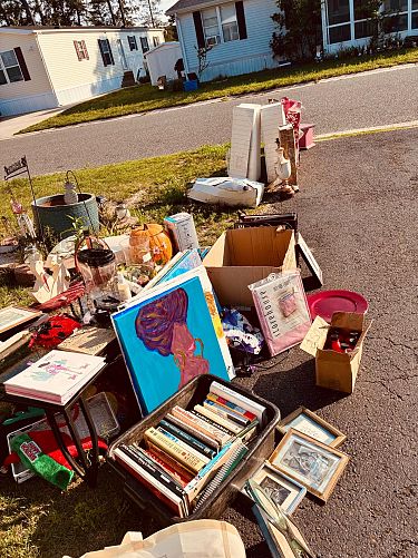Multifamily yard sale photo
