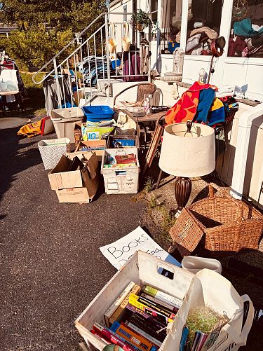 Multifamily yard sale photo