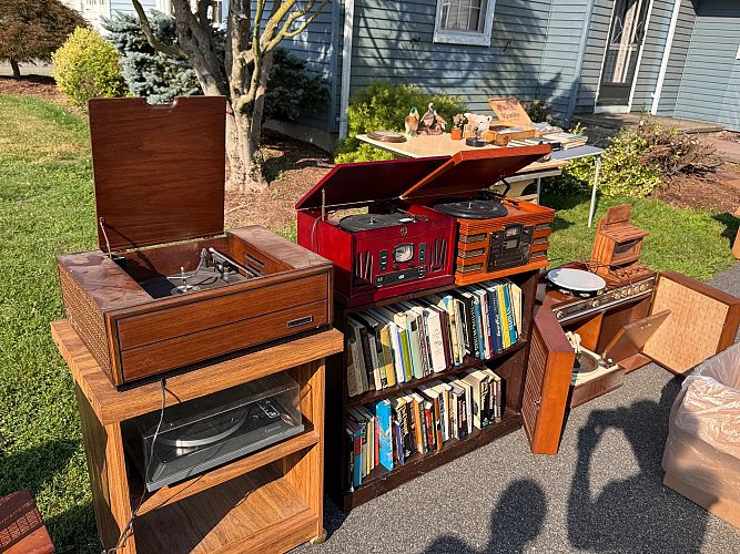 Tag Sale 53 Oldham Road Wethersfield - Furniture - Art - Collectibles cover