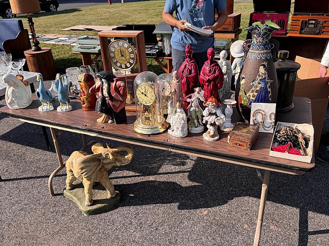 Tag Sale 53 Oldham Road Wethersfield - Furniture - Art - Collectibles photo