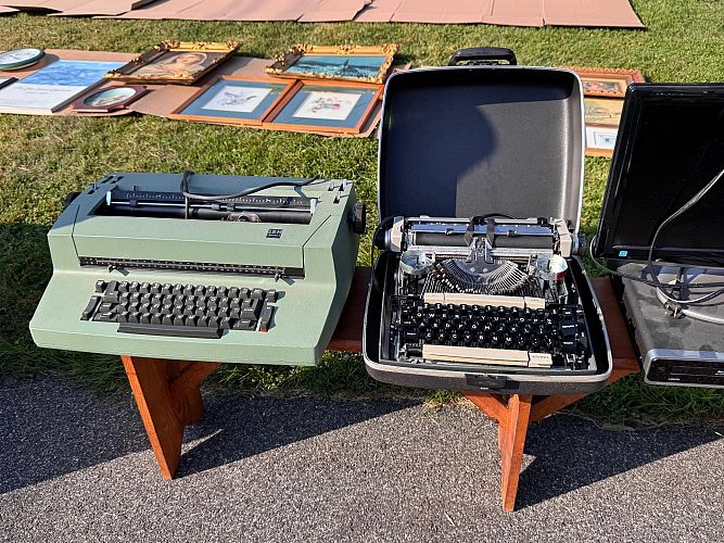 Tag Sale 53 Oldham Road Wethersfield - Furniture - Art - Collectibles photo