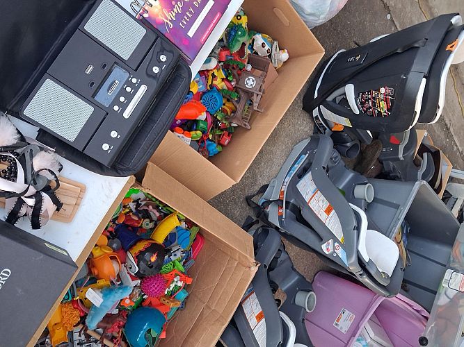 Big garage sale photo